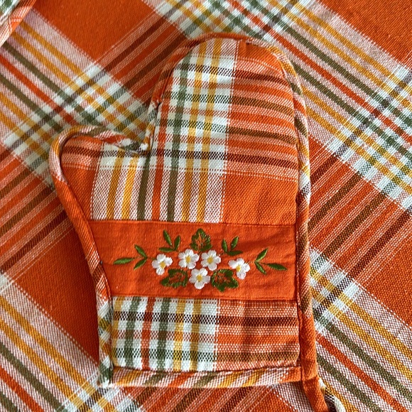 Romanian tablecloth w. napkins/placemat, mitten and hot plate support. - Picture 9 of 12